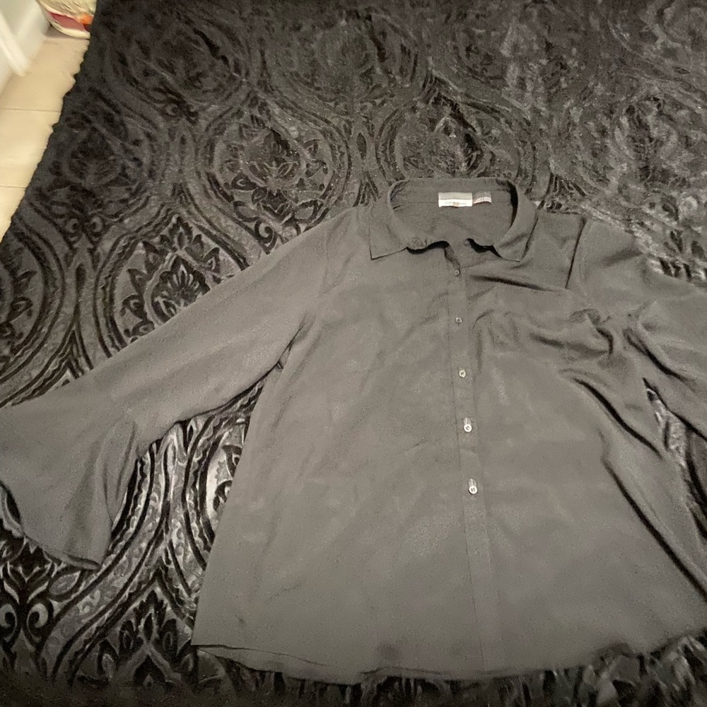 Black CalvinKlein blouse with cute sleeves
